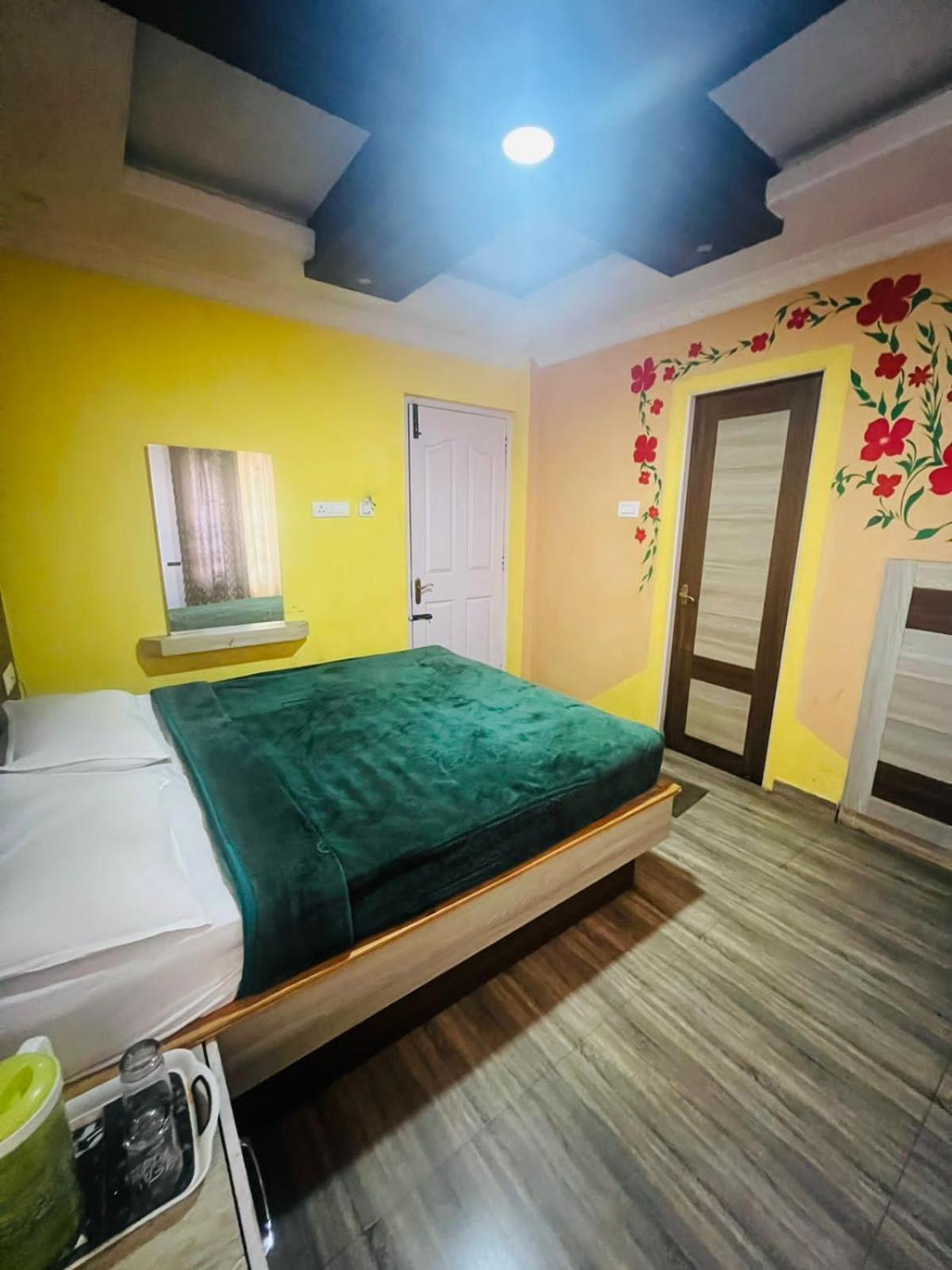 Hotel Akr Resitancy Ooty Esterno foto